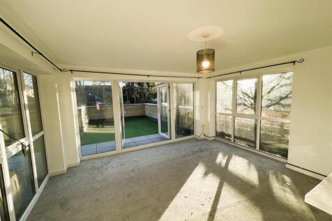 7 Simco Court lounge.jpeg