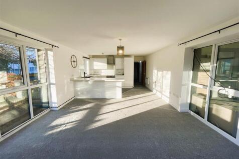 7 Simco Court lounge 3.jpeg