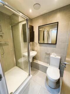 7 Simco Court ensuite.jpeg