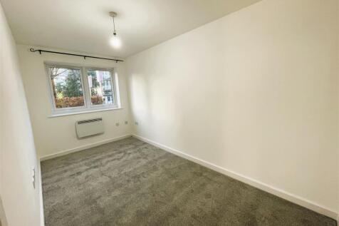 7 Simco Court bedroom 2.jpeg