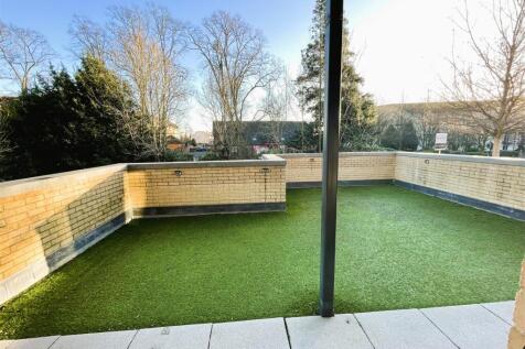 7 Simco Court roof terrace 2.jpeg