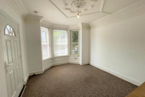 19a Newcombe Road Lounge.JPG