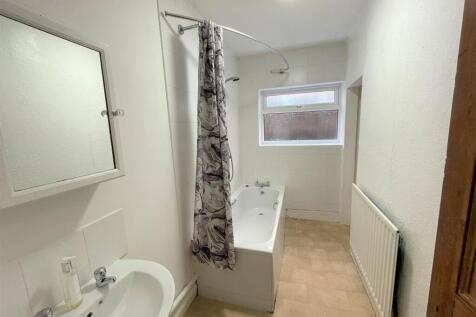 19a Newcombe Road Bathroom.JPG