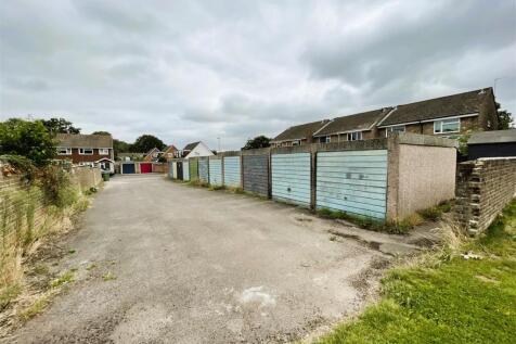 51 Crusader Road garages.jpeg