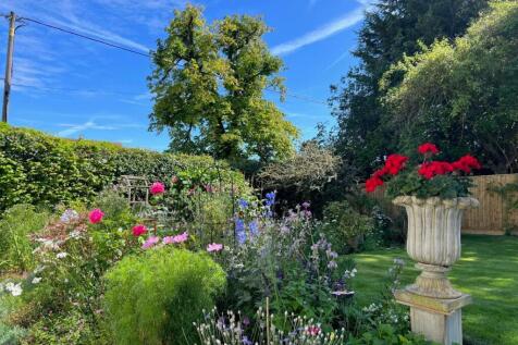 Rookery Thatch Garden V.jpg