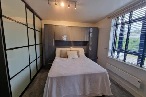 second bedroom with lights