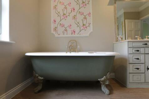 MASTER ENSUITE