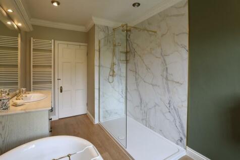 MASTER ENSUITE