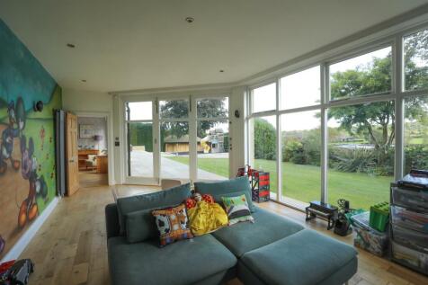PLAYROOM/GARDEN ROOM
