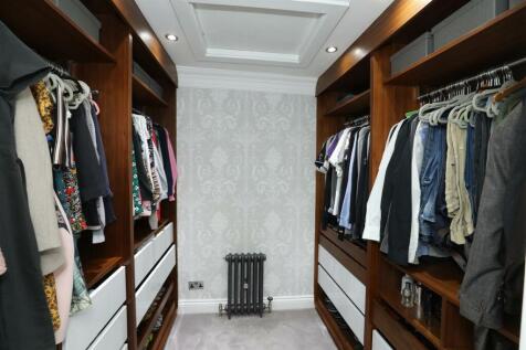 DRESSING ROOM