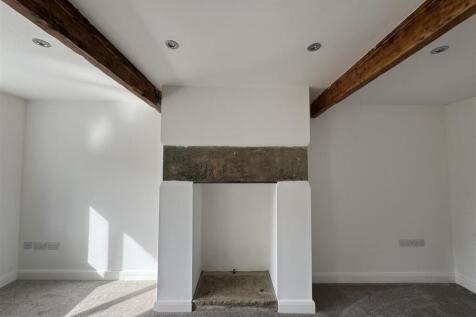 FEATURE FIREPLACE