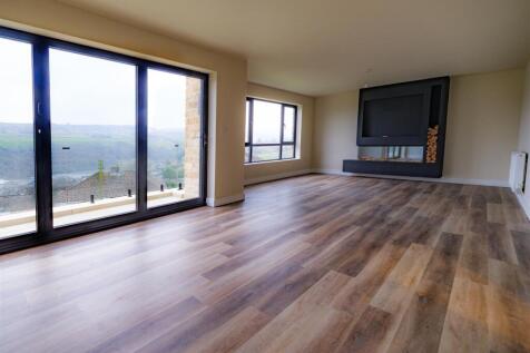 LOUNGE TO BALCONY