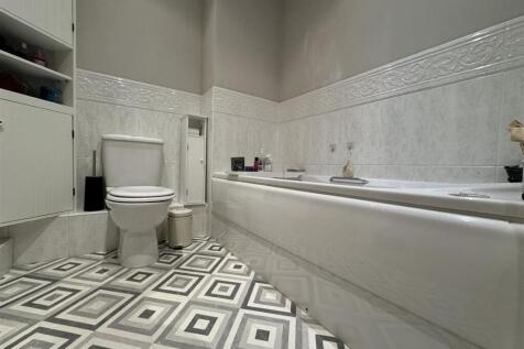 HOUSE BATHROOM