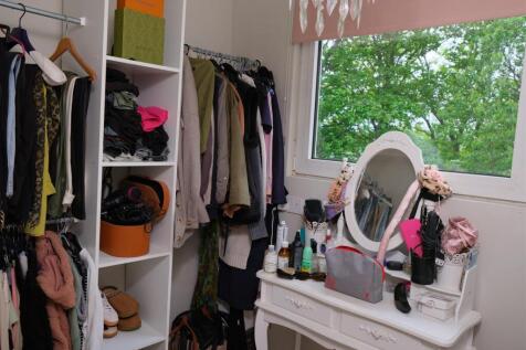 DRESSING ROOM