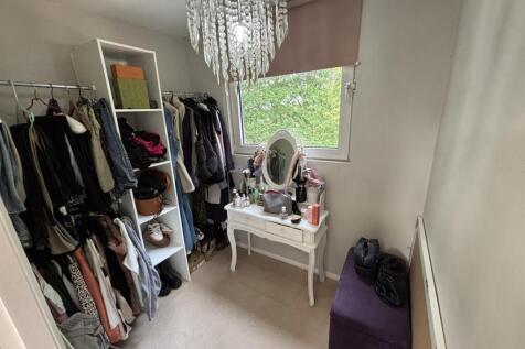 DRESSING ROOM