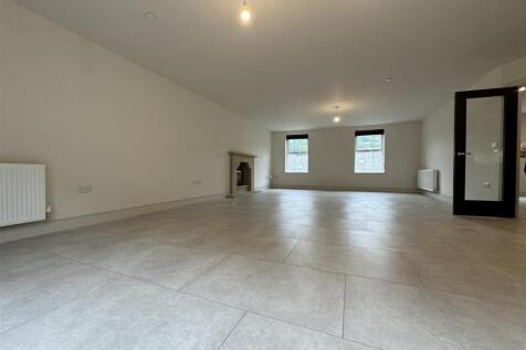 OPEN PLAN LIVING/DINING