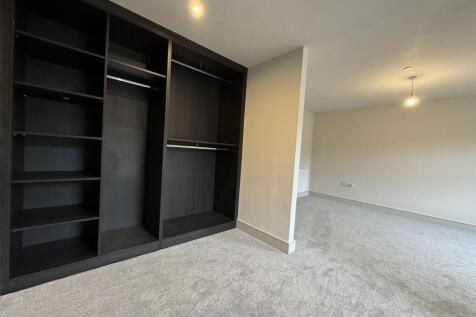 MASTER BEDROOM/DRESSING ROOM