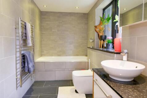 MASTER ENSUITE