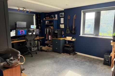 STUDY/FAMILY ROOM/BED 5