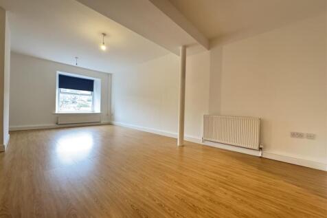 OPEN PLAN LIVING/DINING