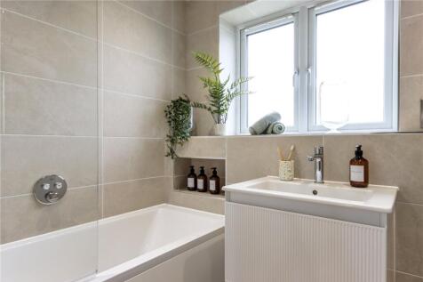 Plot 19 Bathroom