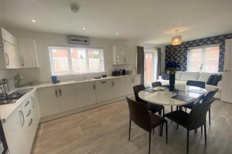 Kitchen / Dining