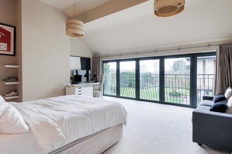Guest bedroom