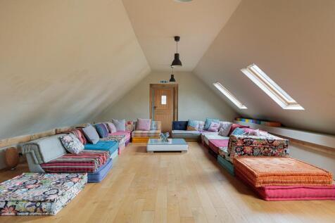 Playoom/Studio