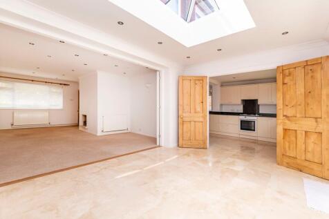 Open Plan Lounge/Dining area