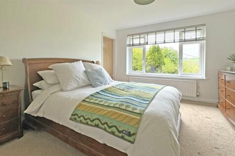 Bedroom 1 105.jpg