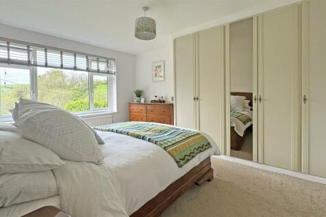 Bedroom 1 104.jpg