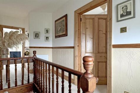 Hallway 1.jpg