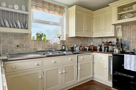 Kitchen 2.jpg