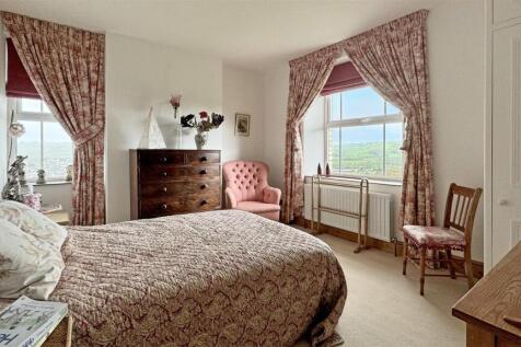 Bedroom 2 1.jpg
