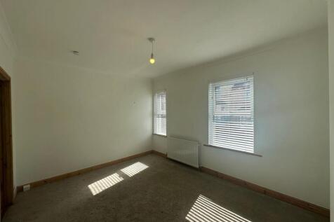 Bedroom 1.jpg