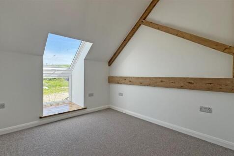 Bedroom 1 2.jpg