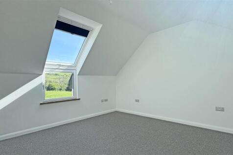Bedroom 1.jpg