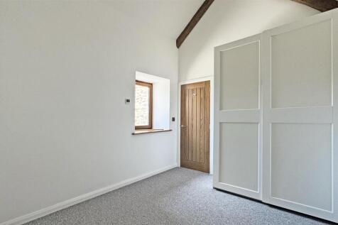 Bedroom 1.jpg