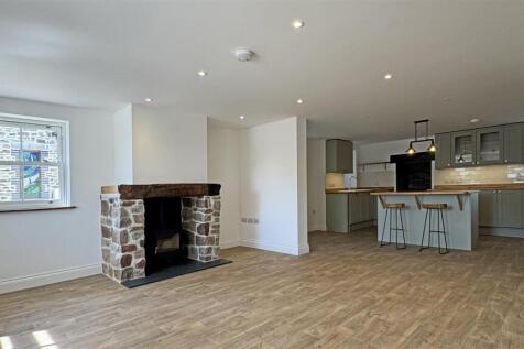 Lounge Kitchen.jpg