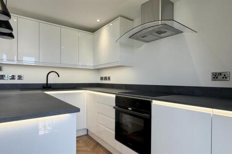 Kitchen 2.jpg
