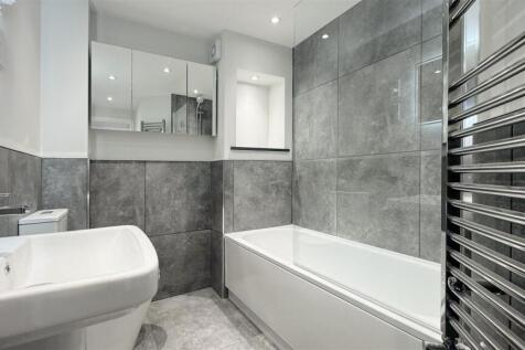 Bathroom 2.jpg