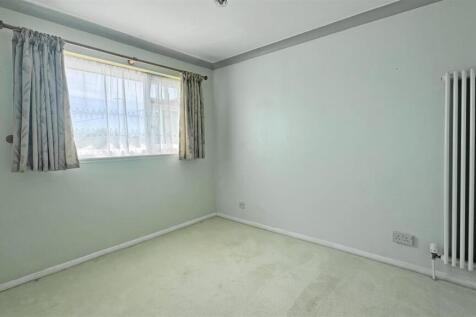 Bedroom 1 1.jpg