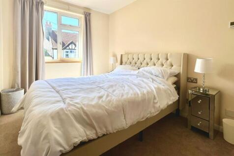 Bedroom 1.jpg
