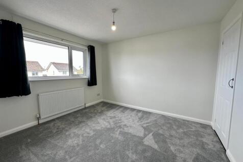 Bedroom 1.jpg