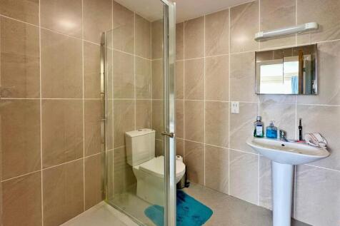 Ensuite Bedroom 2