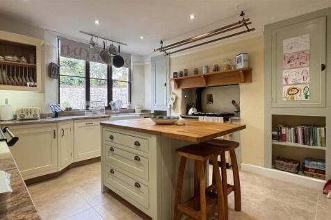 Kitchen 2.jpg