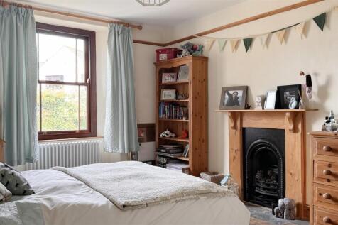 Bedroom 1 2.jpg