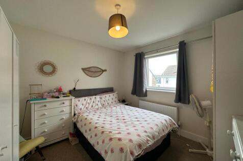 Bedroom 1.jpg