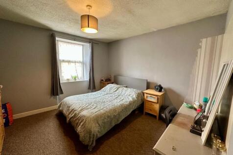 Bedroom 1.jpg