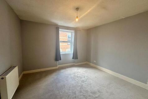 Bedroom 1 New Carpet.jpg